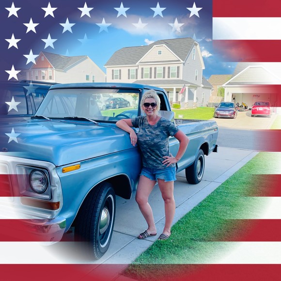 Meet your Posher, Heather - Picture 1 of 1